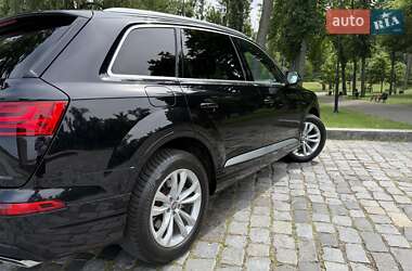 Позашляховик / Кросовер Audi Q7 2016 в 