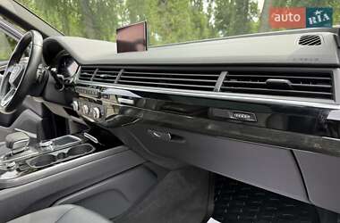 Позашляховик / Кросовер Audi Q7 2016 в 