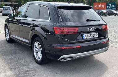 Позашляховик / Кросовер Audi Q7 2017 в 