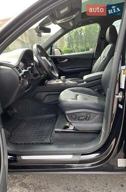 Позашляховик / Кросовер Audi Q7 2017 в 