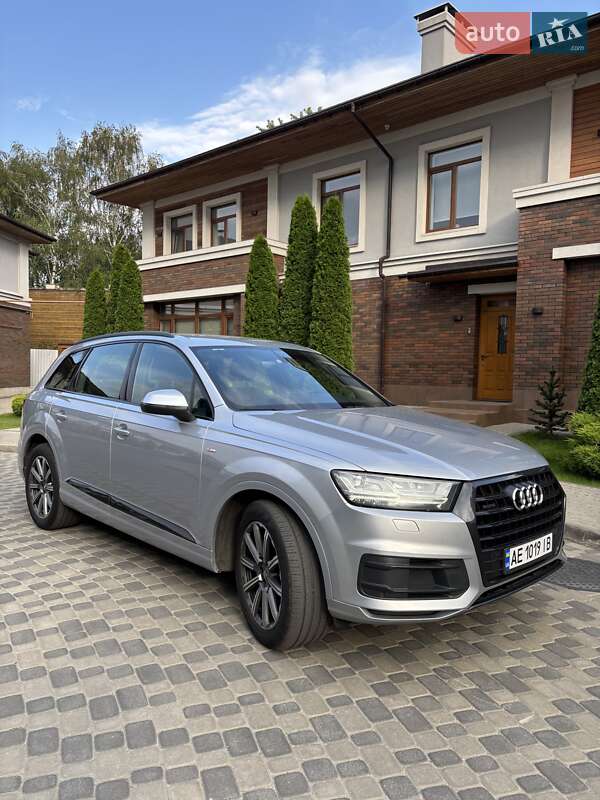Внедорожник / Кроссовер Audi Q7 2016 в Днепре