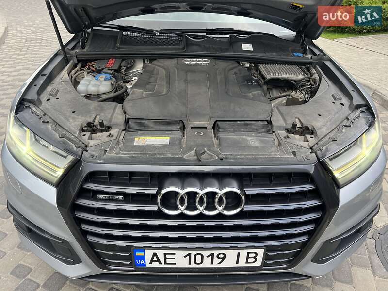 Внедорожник / Кроссовер Audi Q7 2016 в Днепре