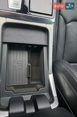 Позашляховик / Кросовер Audi Q7 2020 в 