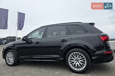 Позашляховик / Кросовер Audi Q7 2020 в 
