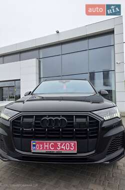 Позашляховик / Кросовер Audi Q7 2020 в 