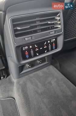 Позашляховик / Кросовер Audi Q7 2020 в 