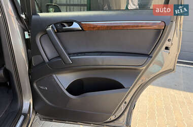 Внедорожник / Кроссовер Audi Q7 2012 в 