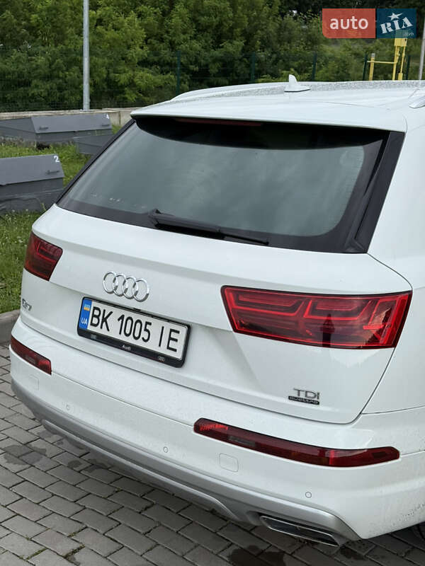 Позашляховик / Кросовер Audi Q7 2016 в Рівному