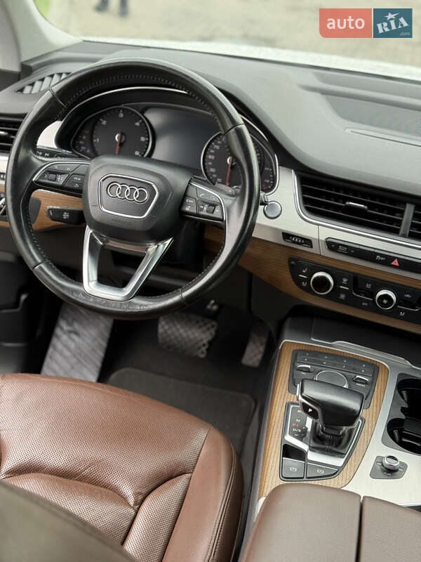 Позашляховик / Кросовер Audi Q7 2016 в Рівному