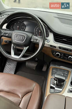 Внедорожник / Кроссовер Audi Q7 2016 в 
