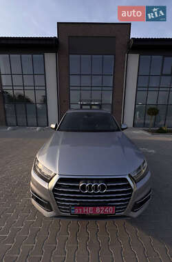 Внедорожник / Кроссовер Audi Q7 2017 в 