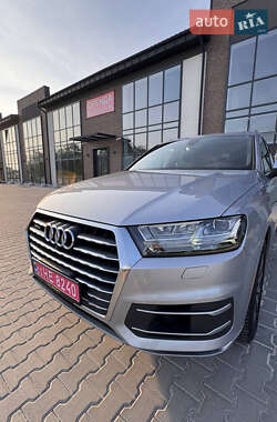 Внедорожник / Кроссовер Audi Q7 2017 в 