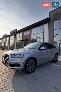 Внедорожник / Кроссовер Audi Q7 2017 в 