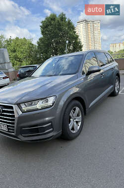 Внедорожник / Кроссовер Audi Q7 2015 в 