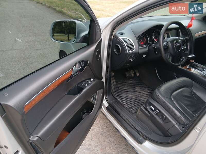Позашляховик / Кросовер Audi Q7 2010 в Кривому Розі