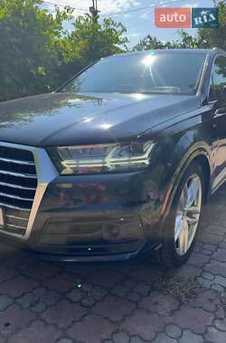 Внедорожник / Кроссовер Audi Q7 2016 в 