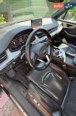 Внедорожник / Кроссовер Audi Q7 2016 в 