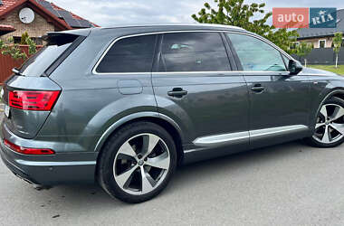 Позашляховик / Кросовер Audi Q7 2017 в 