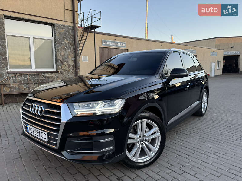 Позашляховик / Кросовер Audi Q7 2015 в Володимирі