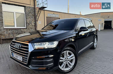 Внедорожник / Кроссовер Audi Q7 2015 в 