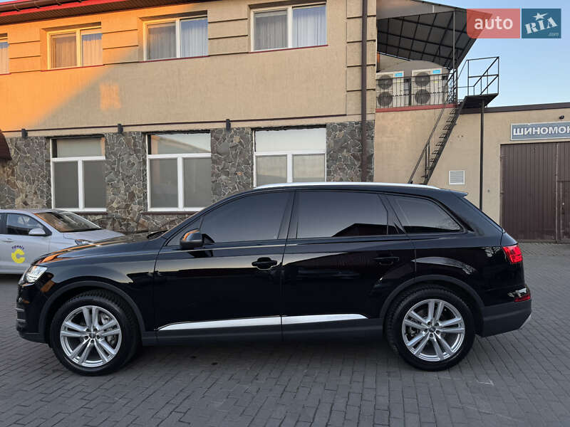 Позашляховик / Кросовер Audi Q7 2015 в Володимирі
