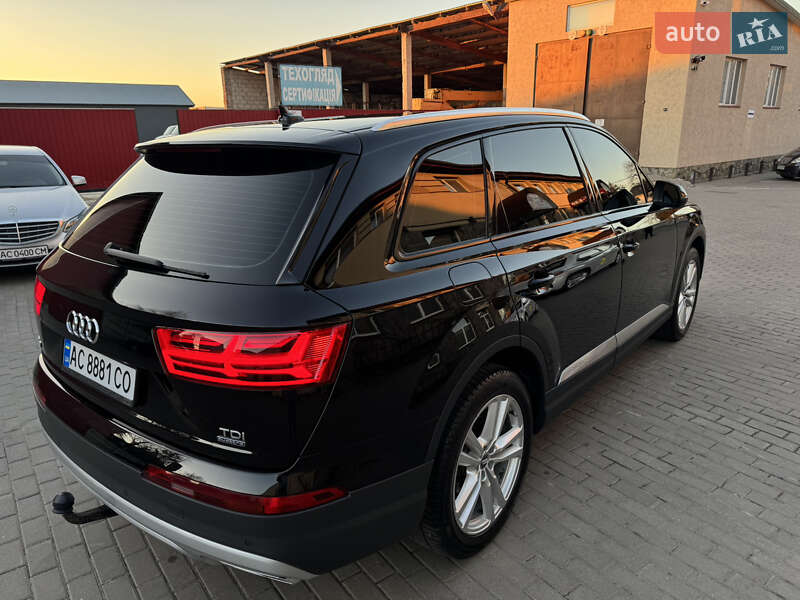Позашляховик / Кросовер Audi Q7 2015 в Володимирі