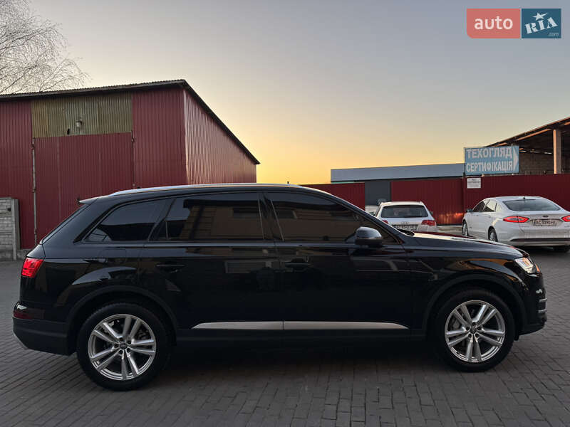 Позашляховик / Кросовер Audi Q7 2015 в Володимирі
