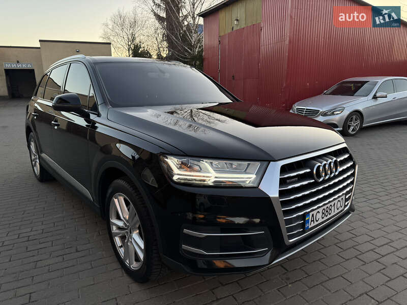 Позашляховик / Кросовер Audi Q7 2015 в Володимирі