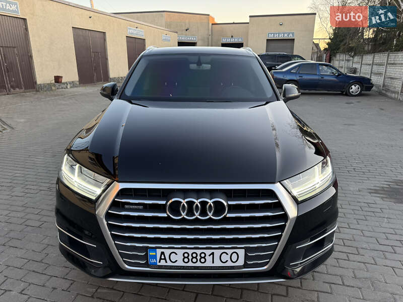Позашляховик / Кросовер Audi Q7 2015 в Володимирі