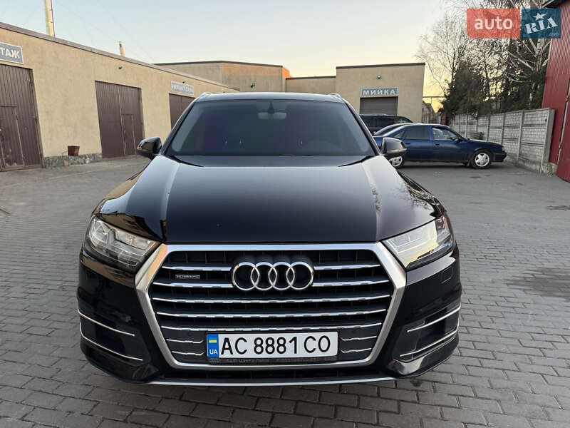 Позашляховик / Кросовер Audi Q7 2015 в Володимирі