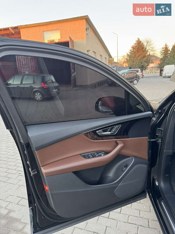Позашляховик / Кросовер Audi Q7 2015 в Володимирі