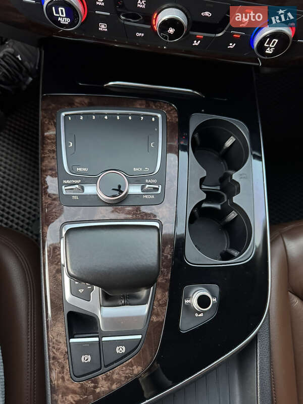 Позашляховик / Кросовер Audi Q7 2015 в Володимирі