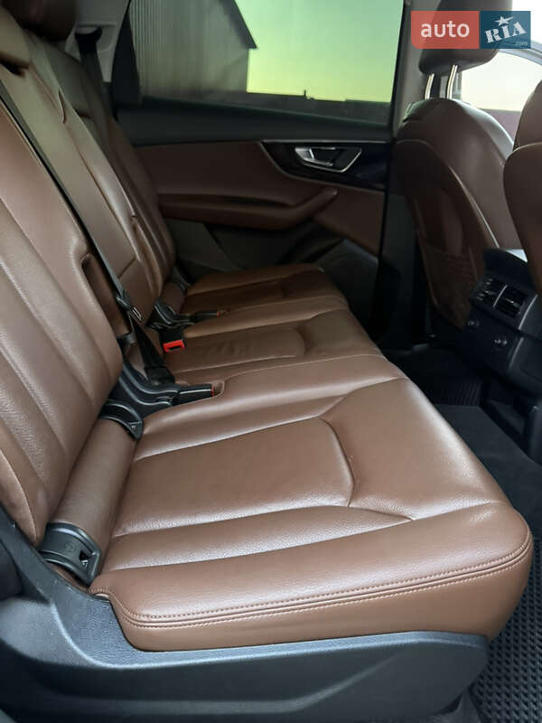 Позашляховик / Кросовер Audi Q7 2015 в Володимирі