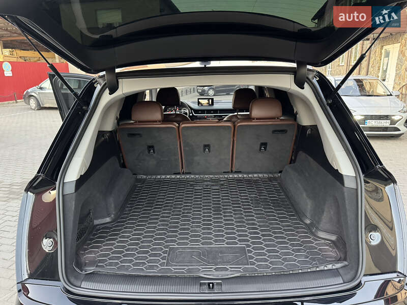 Позашляховик / Кросовер Audi Q7 2015 в Володимирі