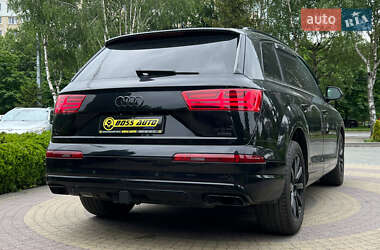 Позашляховик / Кросовер Audi Q7 2018 в 