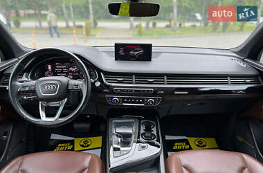 Позашляховик / Кросовер Audi Q7 2018 в 