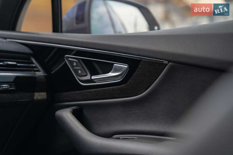 Внедорожник / Кроссовер Audi Q7 2017 в Черновцах