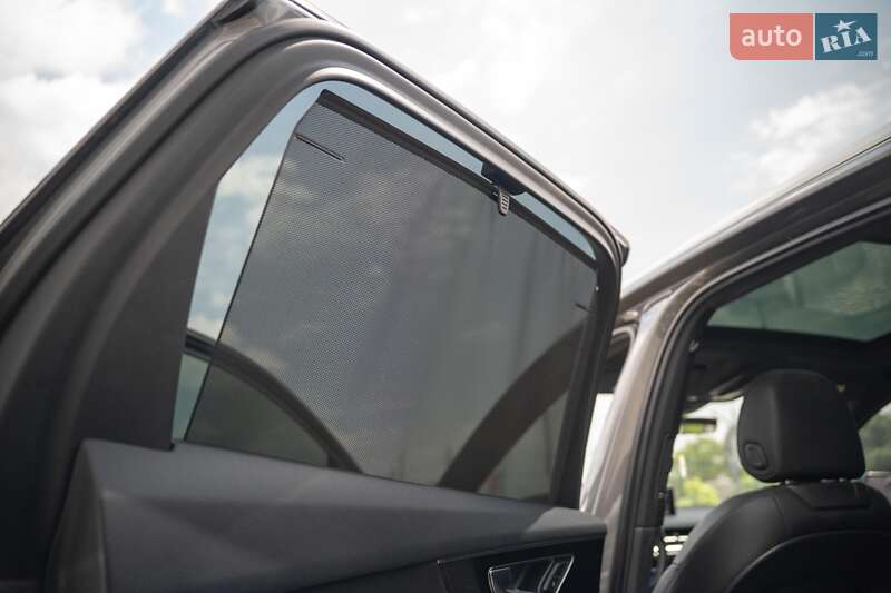Внедорожник / Кроссовер Audi Q7 2017 в Черновцах