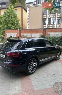 Внедорожник / Кроссовер Audi Q7 2016 в 