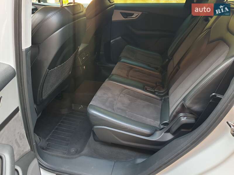 Внедорожник / Кроссовер Audi Q7 2017 в Мукачево