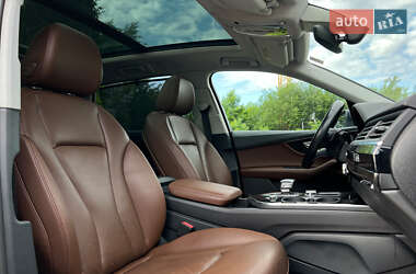 Внедорожник / Кроссовер Audi Q7 2016 в 