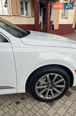 Внедорожник / Кроссовер Audi Q7 2018 в 