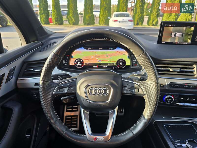 Внедорожник / Кроссовер Audi Q7 2018 в 