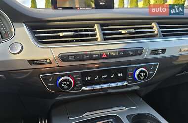 Внедорожник / Кроссовер Audi Q7 2018 в 
