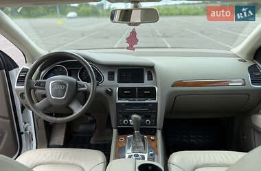 Внедорожник / Кроссовер Audi Q7 2010 в 