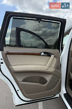 Внедорожник / Кроссовер Audi Q7 2010 в 