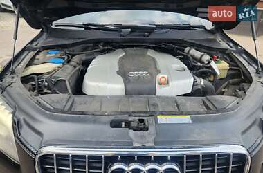 Позашляховик / Кросовер Audi Q7 2011 в 