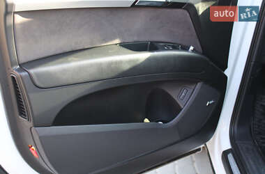 Позашляховик / Кросовер Audi Q7 2011 в 