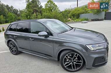 Внедорожник / Кроссовер Audi Q7 2021 в 