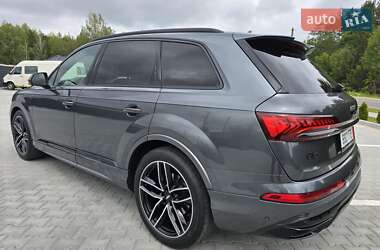 Внедорожник / Кроссовер Audi Q7 2021 в 